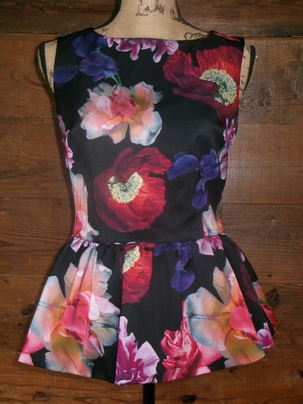 Vintage Isaac Mizrahi black floral top size 4